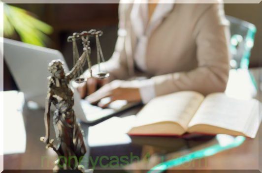 Как финансовите съветници могат да се защитят от съдебни дела