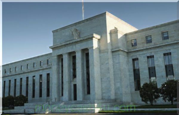 bank : Finanspolitikk kontra pengepolitikk: fordeler og ulemper